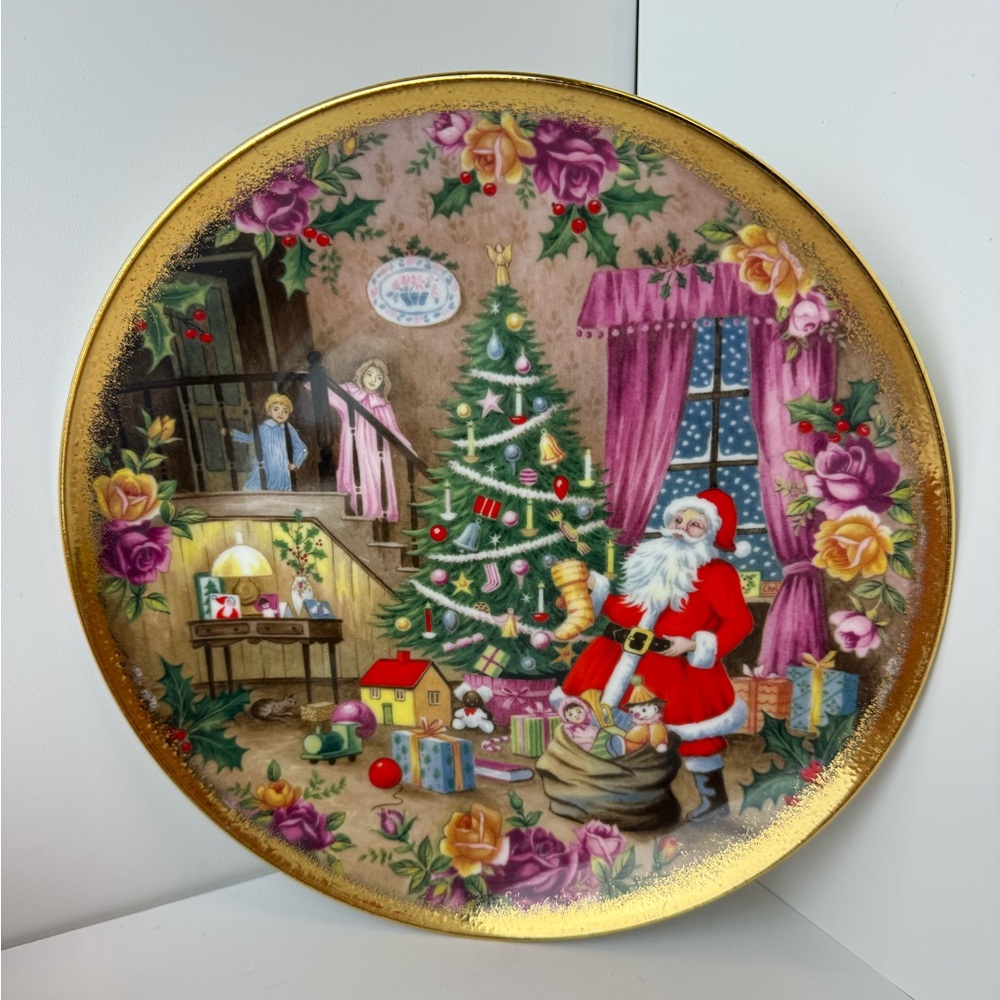 Royal Albert Old Country Roses CHRISTMAS‎ SURPRISE Decorative Plate 8", Gold Rim